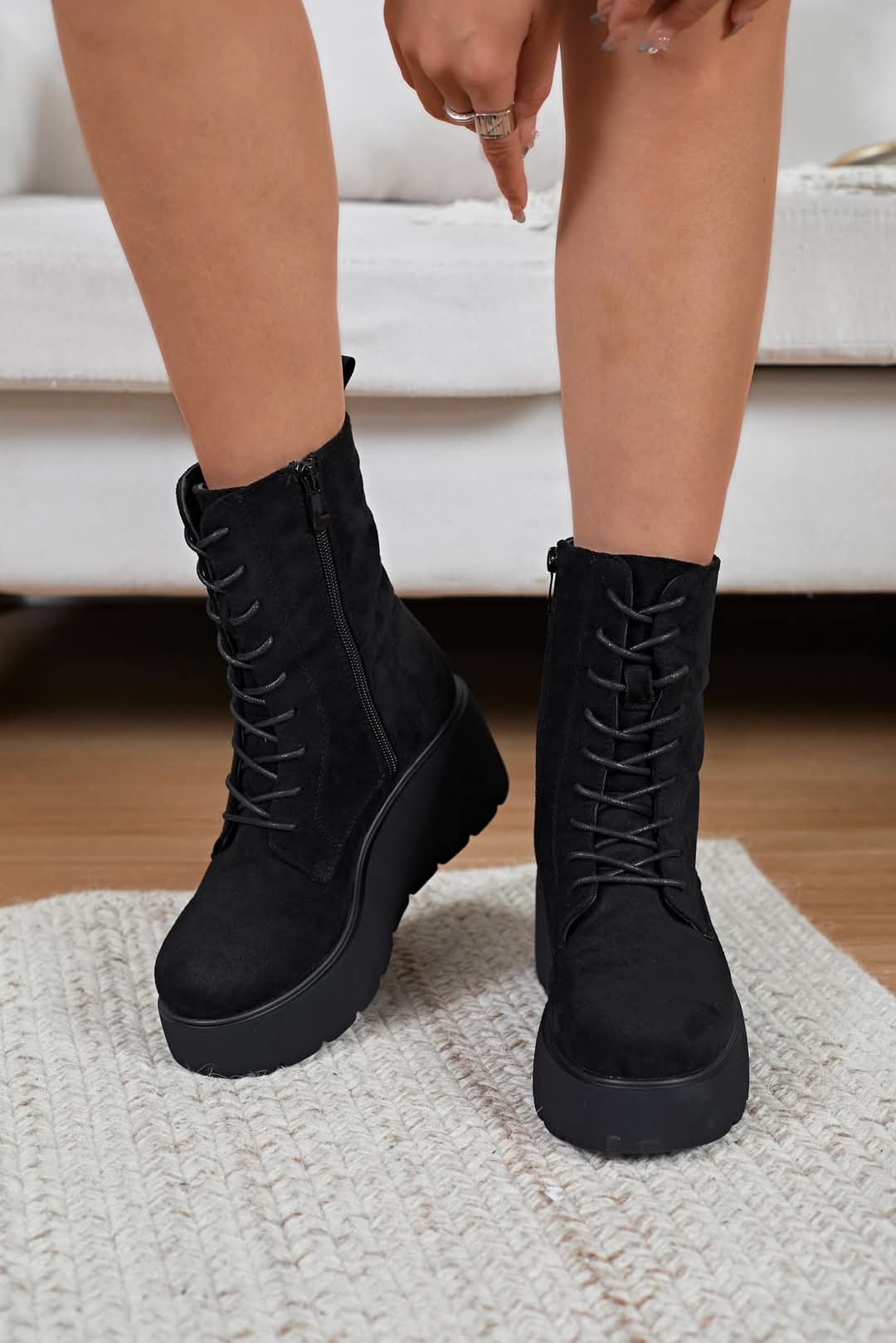 BOTTINES femmes compensées en suédine IRIS NOIRE