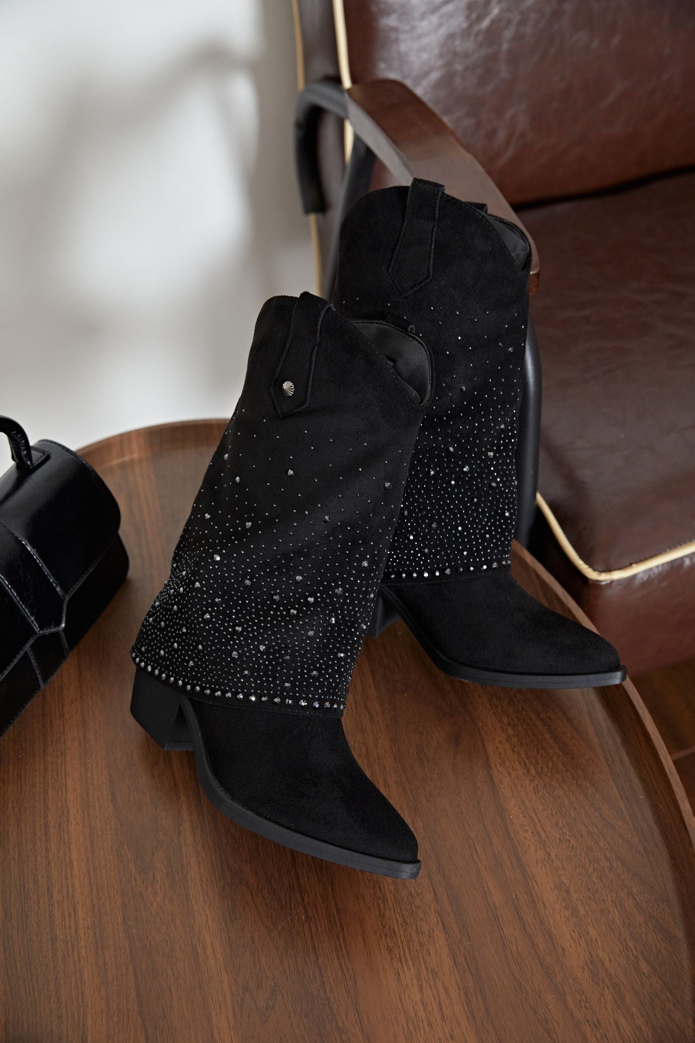 BOTTINES santiags retroussées strass BETTY NOIRE