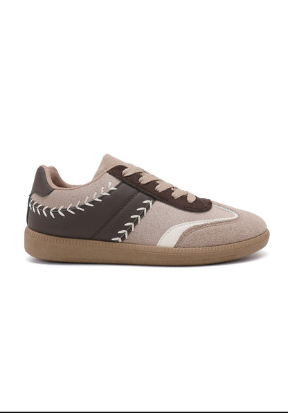 Baskets femme beige et marron vue de profil - BellaChaussures