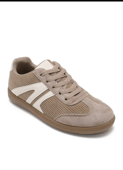 Baskets femme beige taupe semelle gomme - vue trois quarts