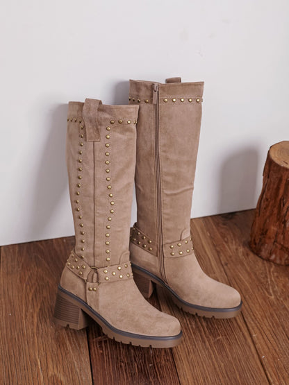 Bottes femme beige à clous dorés