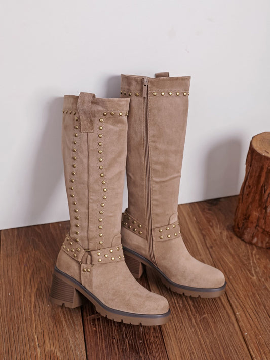 Bottes femme beige à clous dorés