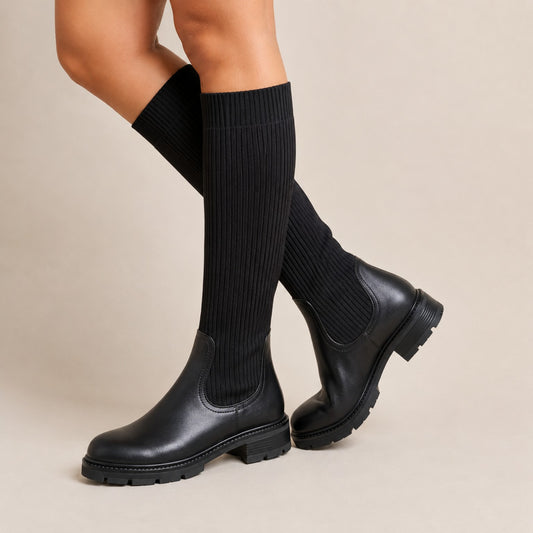 Bottes femme noires hautes en maille côtelée portées