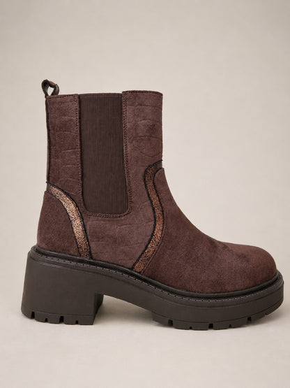 Bottines femme marron chocolat à semelle crantée et empiècement élastique