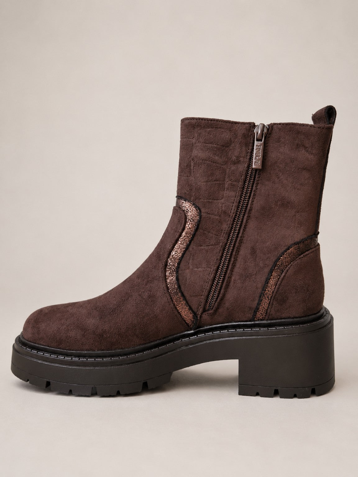 Bottines femme marron chocolat à semelle crantée - vue intérieure avec fermeture zippée