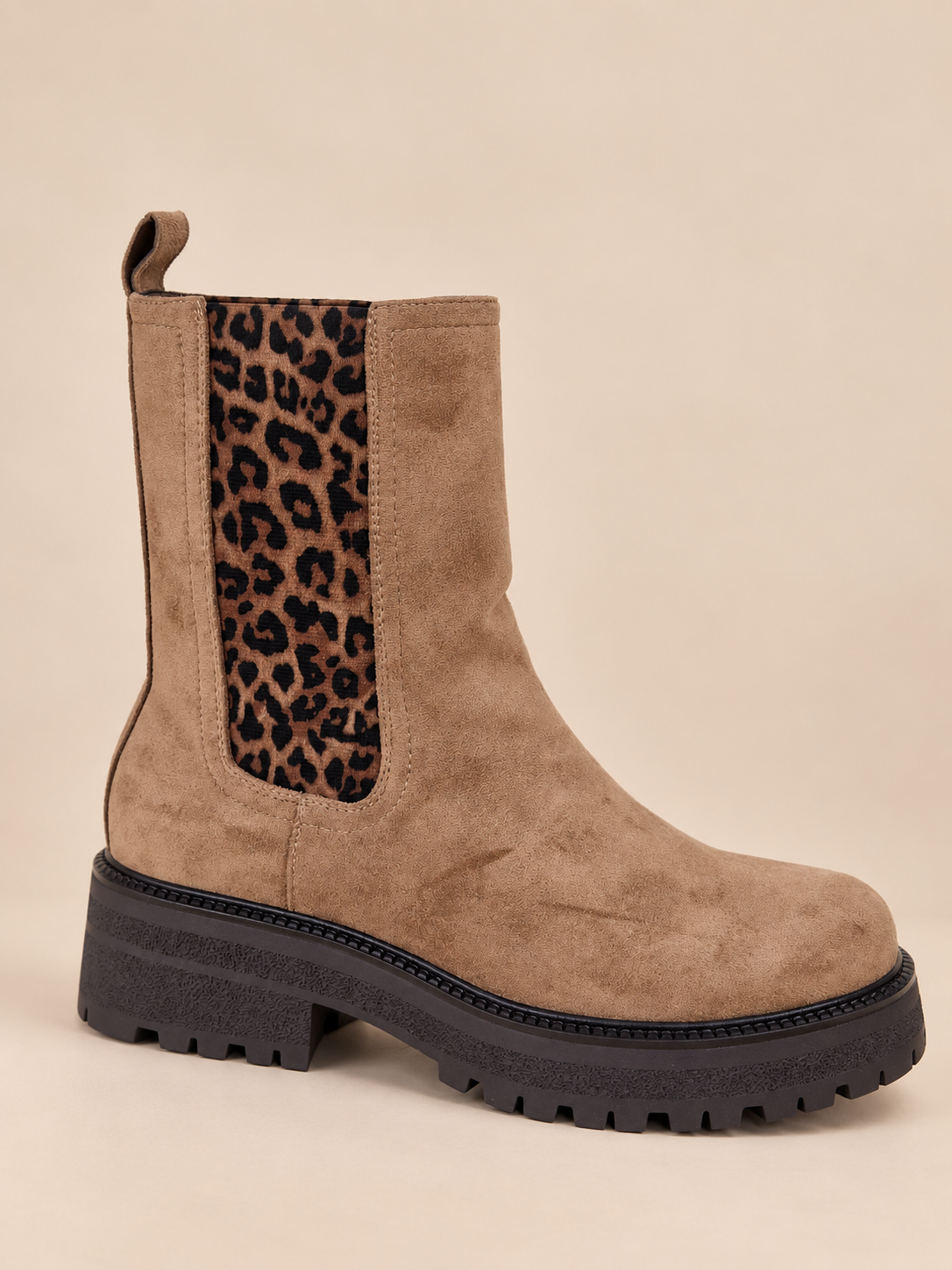 Bottines femme beige à détail léopard